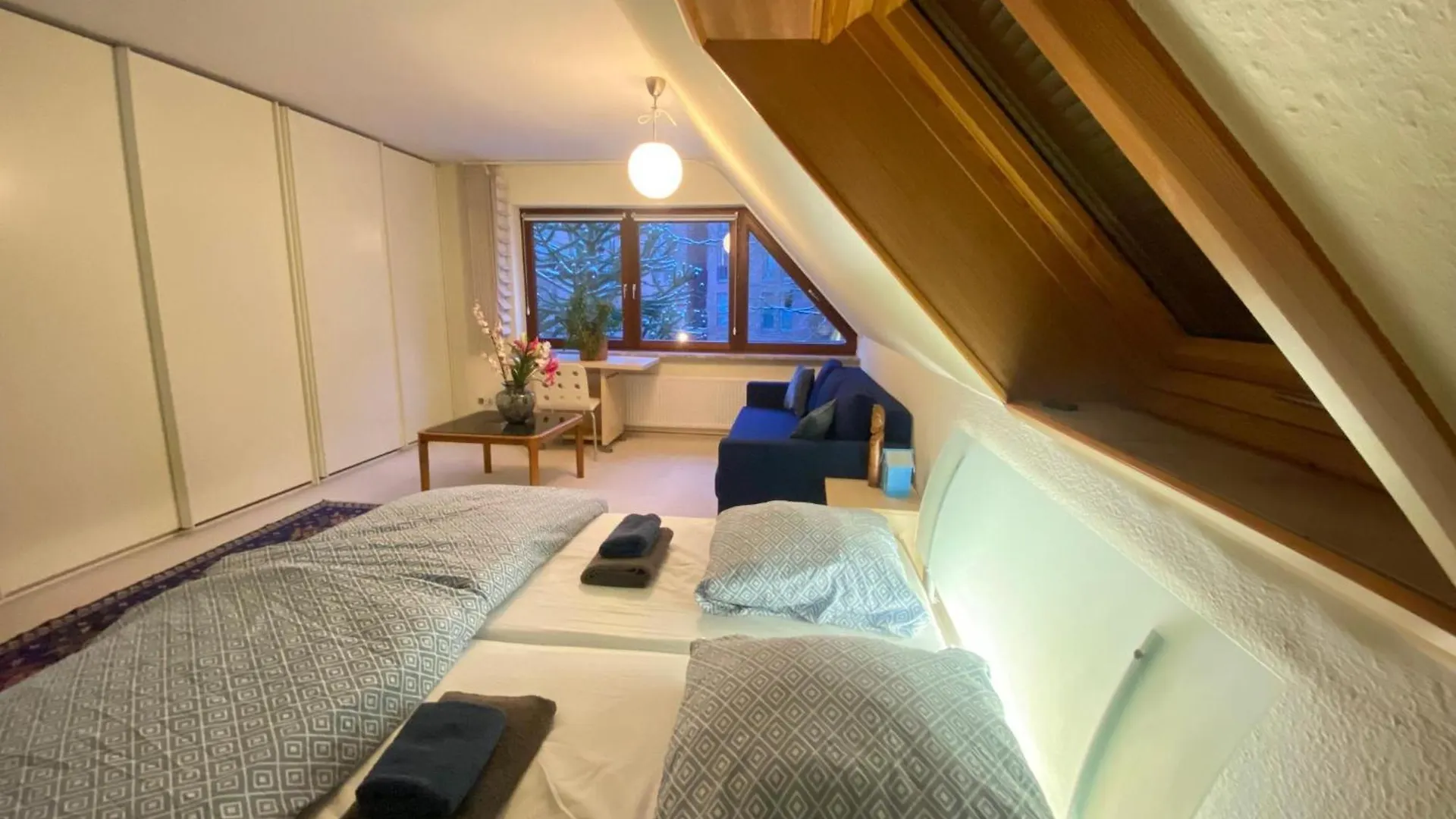 Gartenblick-Oase: Obergeschosswohnung In Hamburg Germany